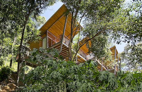 Exotický dřevěný dům výdech života a energie v Kostarice
