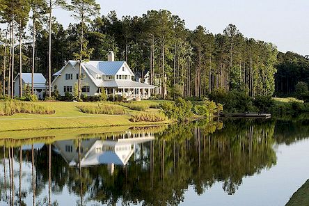 Utsökt South Carolina House framkallar en traditionell kuststil