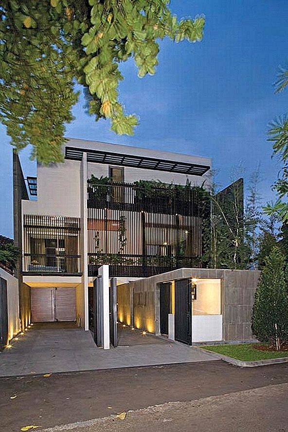 Vynikající dům na úrovni Split v Jakartě, Indonésie