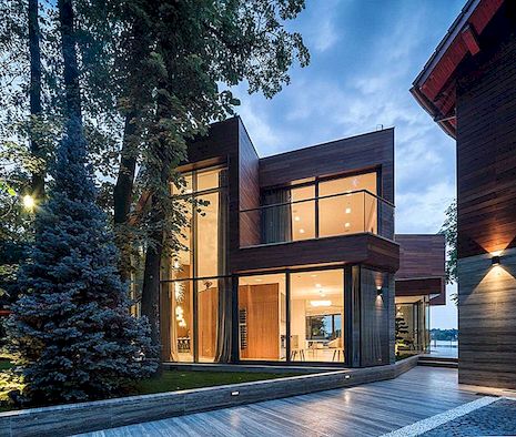 Uitgebreid gebruik van glas dat het moderne Lake House in Roemenië definieert: Villa Snagov