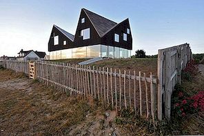 Flytande Half Dark Half Transparent Dune House i England