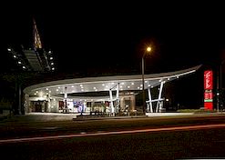 Projektiranje benzinske postaje od strane Kanner Architects