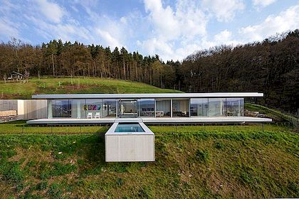 Skleněný dům v Německu je konečným moderním ústupkem