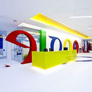 Googles nya levande kontor i London med telefonbåtar, jättesten och strandhytter
