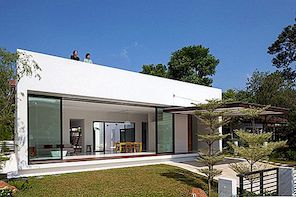Underbart hus som omger makten av enkelhet, Singapore