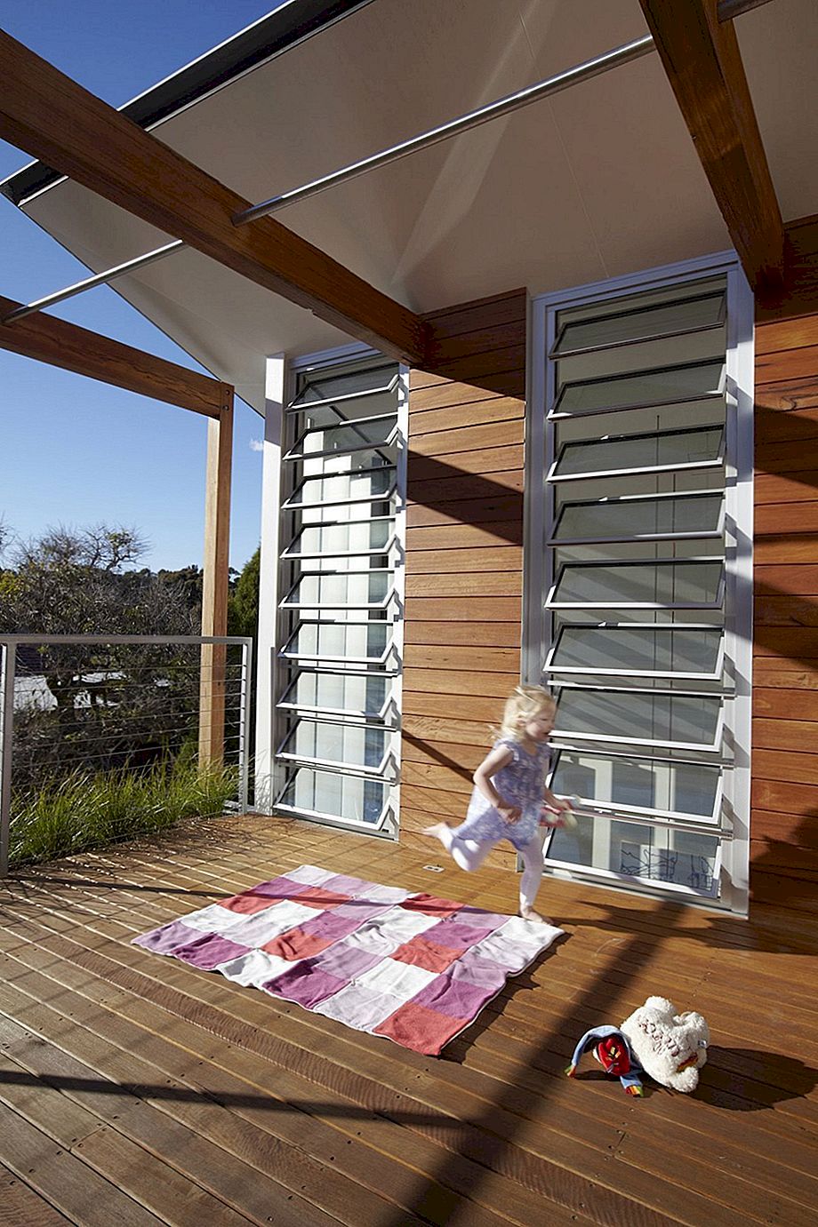 华丽的现代住宅，在悉尼展示有趣的不对称立面