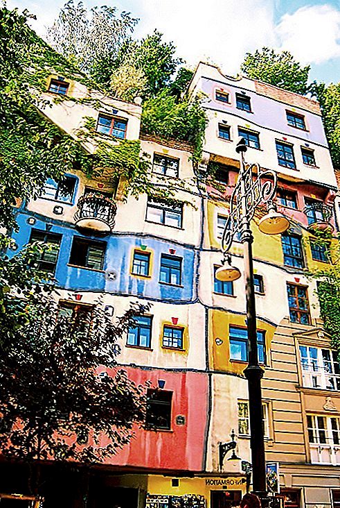 Zelená architektura ve Vídni, Rakousko - Hundertwasserhaus