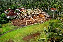 Zelená škola vyrobená z bambusu v Indonésii