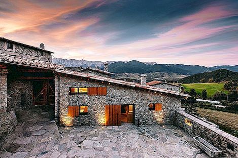 Historische boerderij omgebouwd tot welkom hedendaagse retraite in La Cerdanya, Spanje