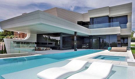 Imposant familiehuis in Madrid met een futuristische twist van A-cero