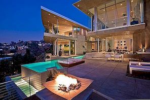 Indrukwekkend eigentijds huis in LA gebouwd rond een spectaculair centraal zwembad