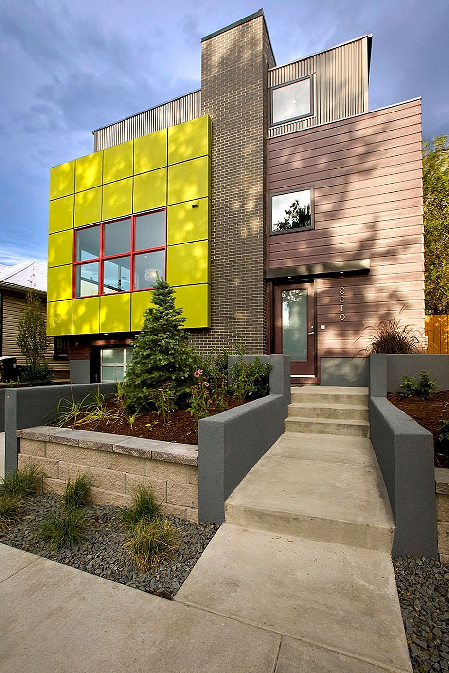 Indrukwekkend eco-vriendelijk huis in Denver, Colorado met sterke architecturale vormen