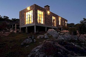 Ongelooflijk huis op een van Rocky Mountains in Uruguay