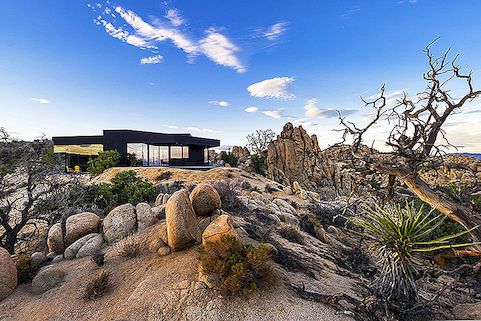 Insanely Powerful Design: crna pustinjska palača u dolini Yucca
