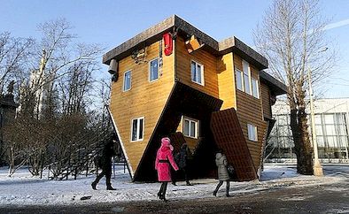 Úžasný design Roller Coaster: posunutý dům v Rusku