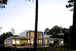 Kuća jezera u Portugalu Plaća počast modernoj arhitekturi