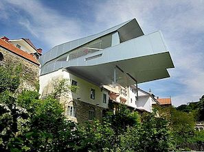 Zwevende Open Space Bar in Oostenrijk door Architektur Steinbacher Thierrichter