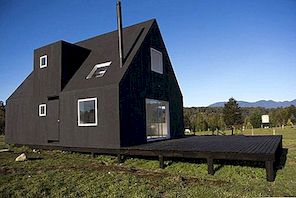 Lite minimalistiskt svart hus i Chile