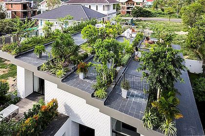 Krásná střešní zahrada zdobí současný domov ve Vietnamu