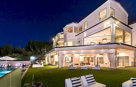Luxusní dům s úžasnými zábavnými prostory v Brentwoodu v Kalifornii