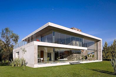 墨西哥的大型混凝土和玻璃住宅：GP House