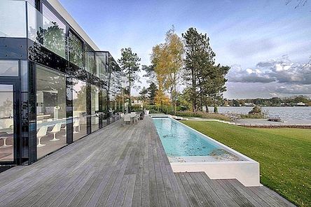 Masivní současná rezidence s perfektním výhledem na jezero