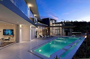 Masivní rezidence Doheny s opulentními displeji v Hollywood Hills