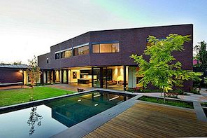 Masivní rodinná rezidence v Austrálii Zobrazuje zajímavé architektonické prvky