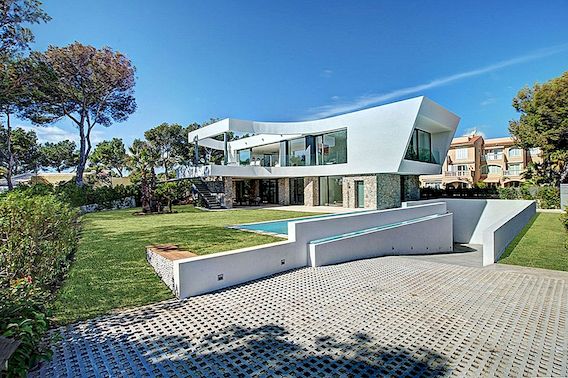 地中海别墅在西班牙拥有专用的户外空间