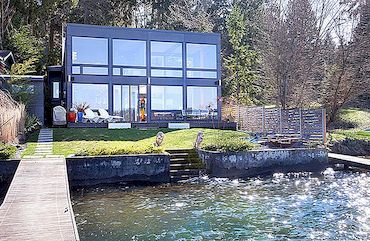 Liefde voor de natuur samenvoegen met comfortabel wonen: Waterfront Residence in Seattle