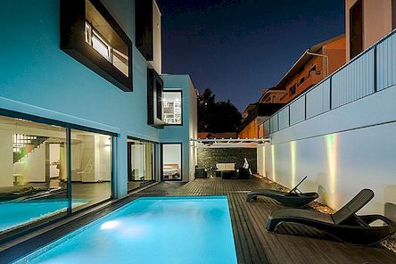 Minimālisma ģimenes villa Portugālē ar daudzām izklaidējošām telpām: ML House