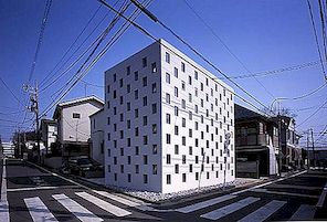 Minimalistická japonská rezidence se pyšní fascinující fasádou