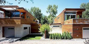 Mirroring Aangrenzende huizen in Aspen met een discrete rivaliteit