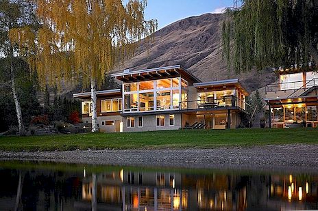 Moderna i svijetla kuća s prekrasnim pogledom na rijeku Columbia, Washington
