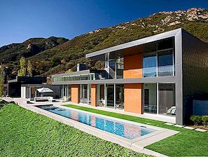 Modern Californian House Facing Uninterrupted Landscape