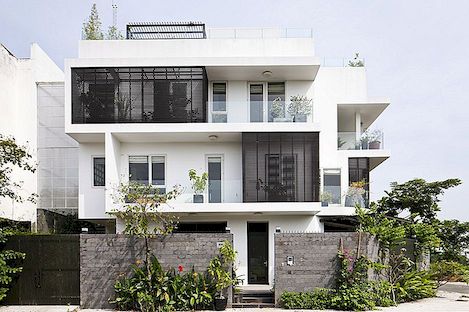Modern familiehuis, aangepast aan een tropische omgeving in Vietnam