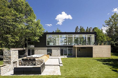 Modern familiehuis met Canadese rivierpanorama's