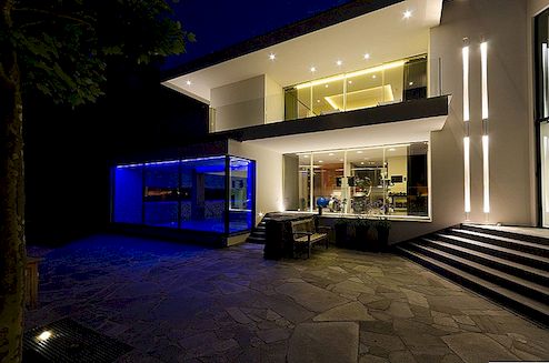 Modern Fusion van lichtontwerp en architectuur: Villa Noord-Brabant