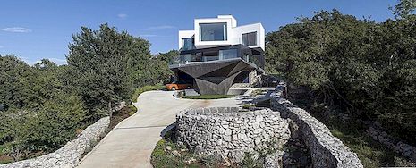 Moderní dům Gumno v Chorvatsku Zobrazuje výraznou úhlovou geometrii