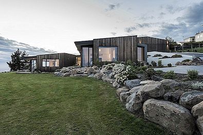 Moderní domov navržený s venkovní pohledy v mysli