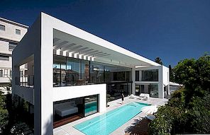 Modern Home Showcasing Imponerande arkitektur Detaljer i Israel: Bauhaus Residence