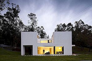 Modernt hus i Portugal av Rui Grazina