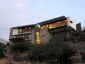 Modern huis in Querétaro, Mexico door Factor Arquitectura