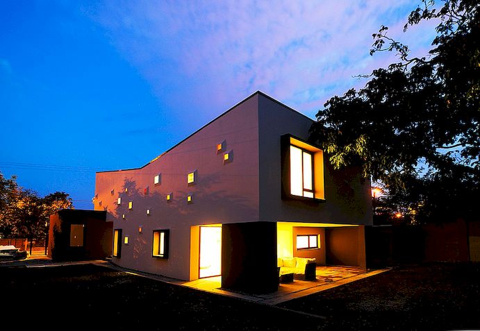 Moderna Inspirerande Hus Integrerande Färgglada Ljus i Timisoara, Rumänien