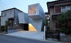 Modernt japanskt hem med en fascinerande arkitekturgeometri