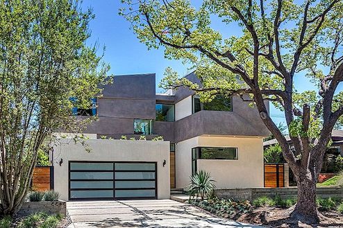 Modern LA Home Boasting Remarkable Outdoor Living