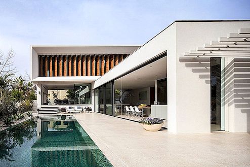 Moderní středomořská rezidence postaven kolem bazénu