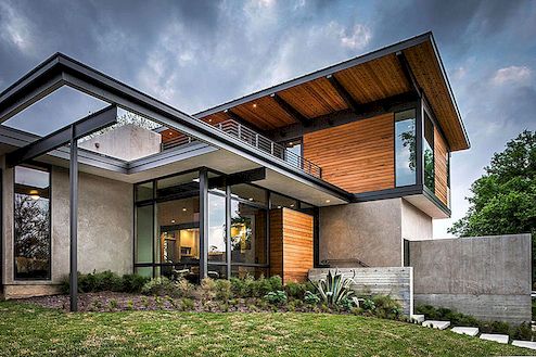 Moderni novi dom u Teksasu otkrivajući poglede na središnju Austinu preko polukružnih vrata