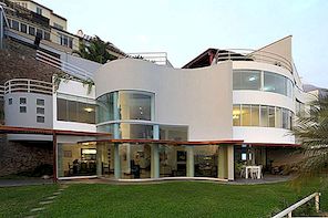 Moderní rezidence v Limě původně upravená na strmém svahu