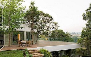 Moderní tříúrovňový dům v Guatemale, který vítá přírodu uvnitř